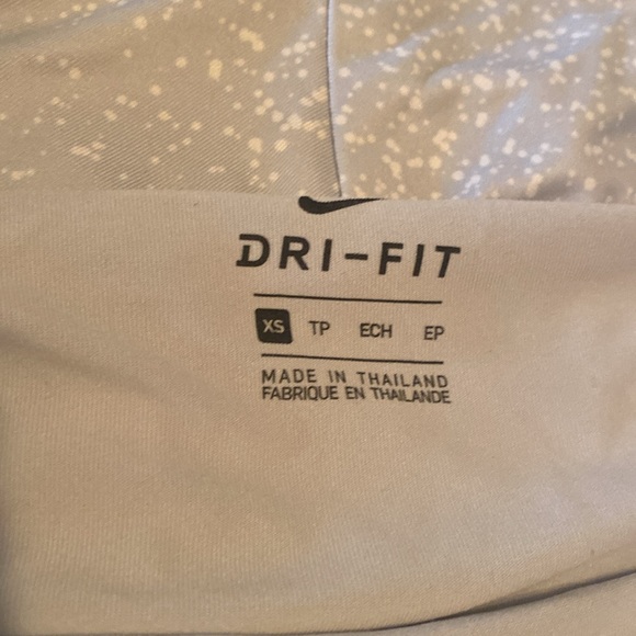 Nike gray speckled athletic skirt with built-in shorts - Picture 4 of 5